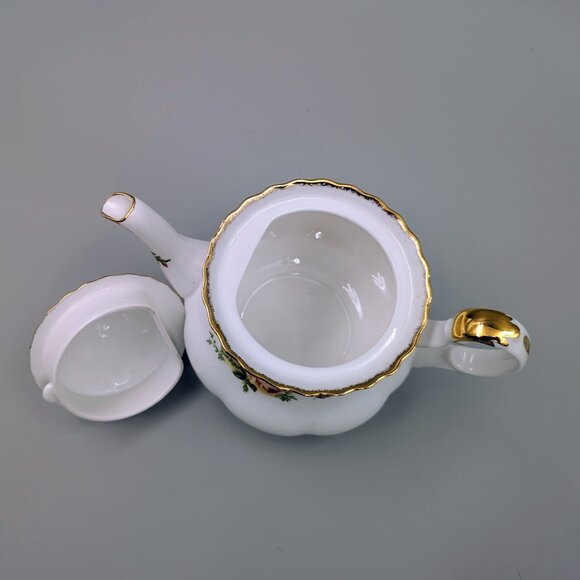 Vintage Royal Albert Old Country Roses Teapot | Floral with Gold Trim - Picture 6 of 8